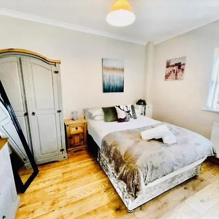 Willow With Hot Tub 펜션 Strensall